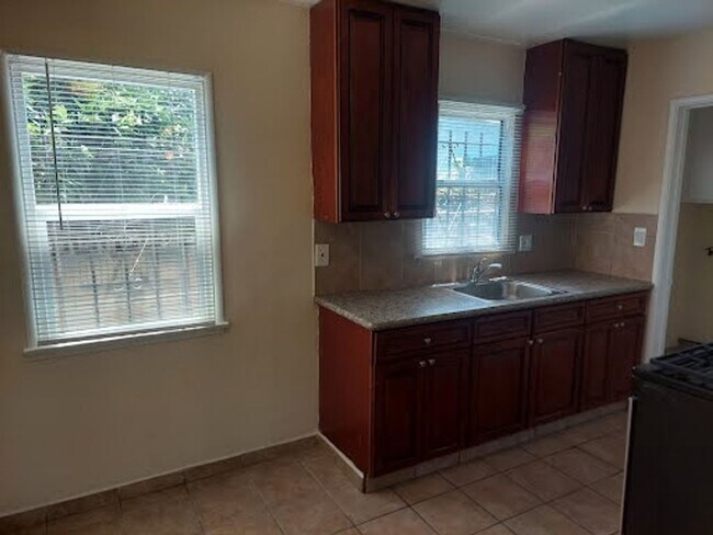 Foto del edificio - 11837 S New Hampshire Ave