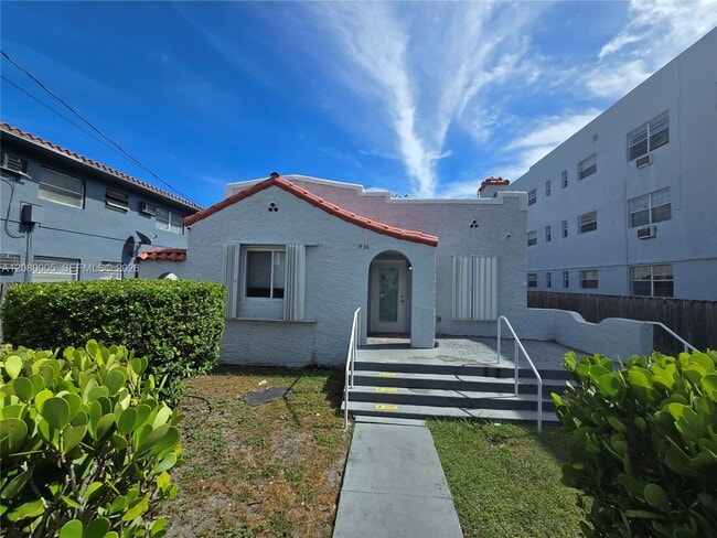 Building Photo - 1436 SW 5th St