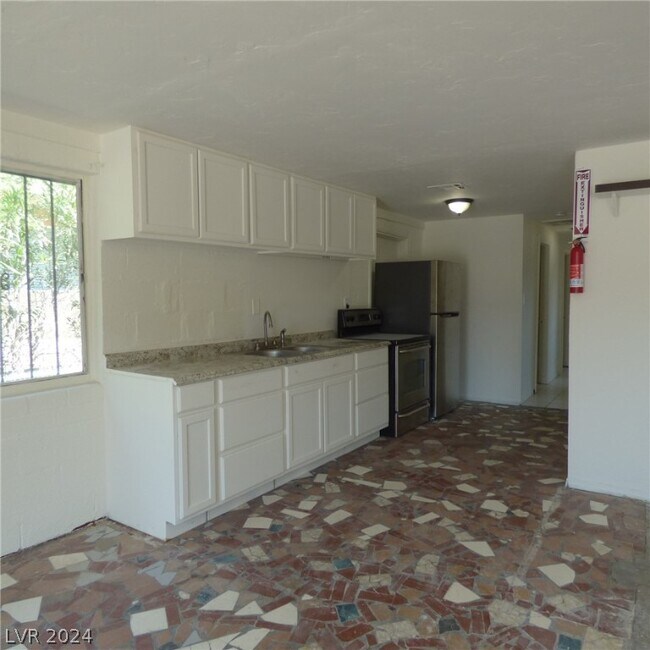 Foto del edificio - 212 W Chicago Ave