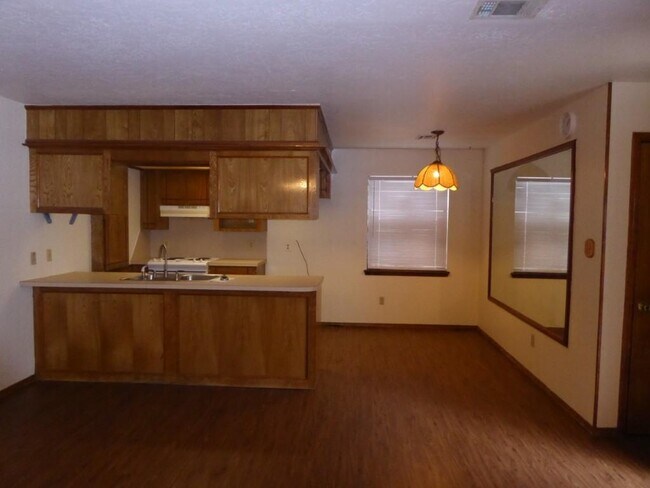 Building Photo - 4008 NW Ozmun Ave