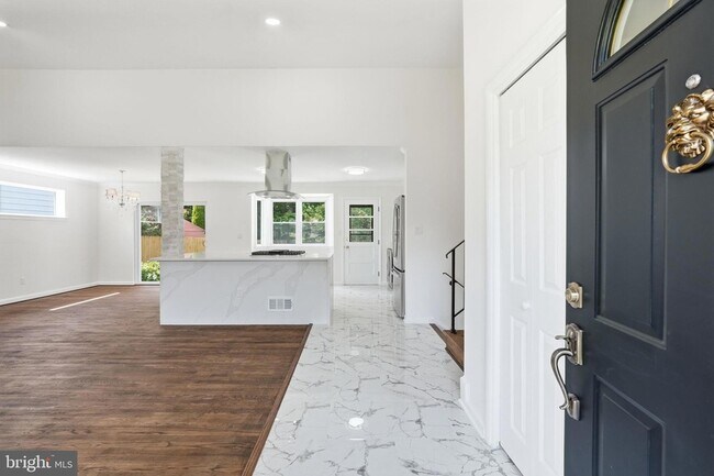 Foto del edificio - 9831 Singleton Dr
