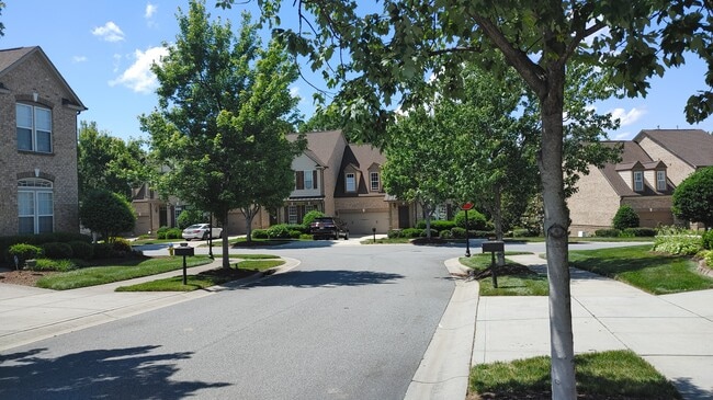 Building Photo - 9587 Ledbury Ct NW