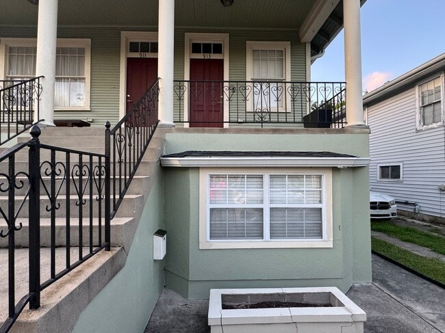 Building Photo - 913 Navarre Ave