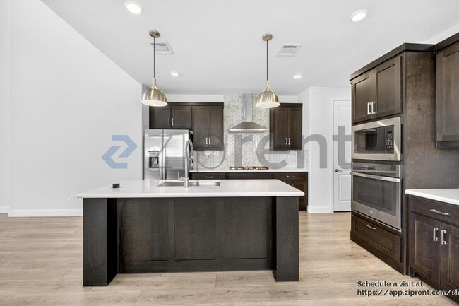 Foto del edificio - 717 Rosemary Rd