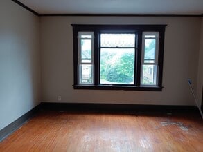 Building Photo - 310 S 8th Ave W