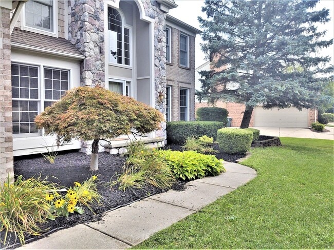 Building Photo - 47498 Fox Run Dr