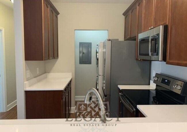 Foto del edificio - 8045 Bienville Dr