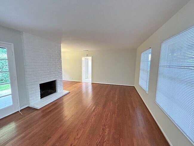 Foto del edificio - 5128 Crown Ave