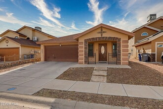 Building Photo - 2305 Honey Dew St