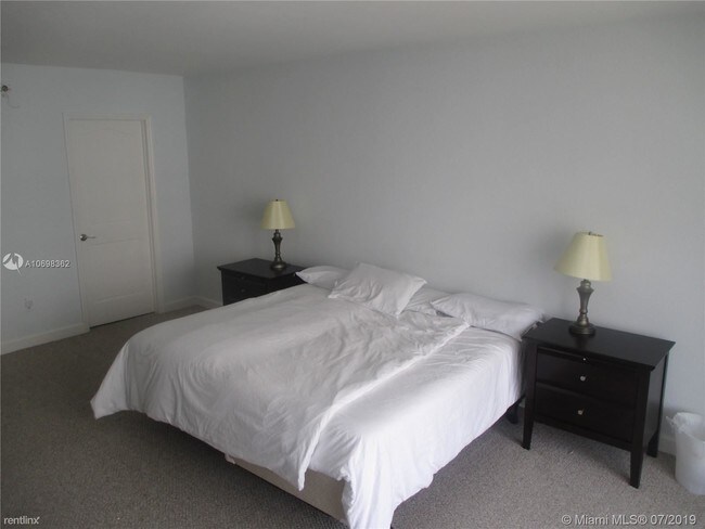 Building Photo - 2 br, 2 bath  - 5600 Collins Ave # 7