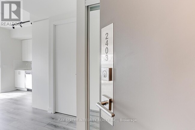 Building Photo - 15 Ellerslie Ave