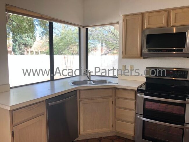Building Photo - Three Bedroom/Two Bath Home