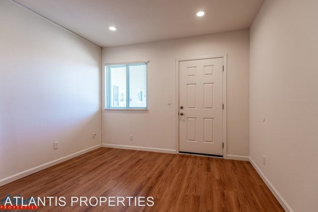 Building Photo - 365 W Weddell Dr