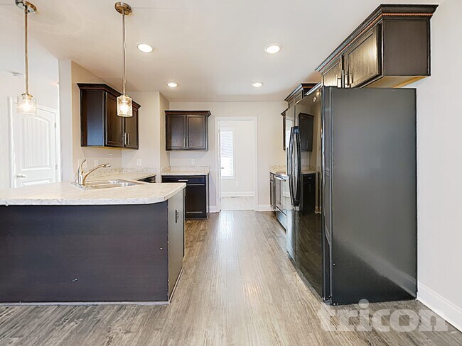 Foto del edificio - 513 Sourwood Dr