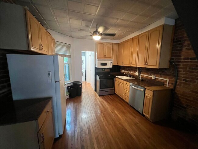 Foto del edificio - 228 Parker St NE