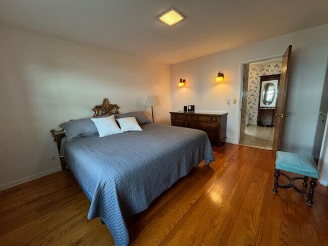 Foto del edificio - Fully Furnished, Turn Key Lake Front Home in Caledonia!