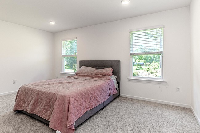 Building Photo - 9 Periwinkle Ln