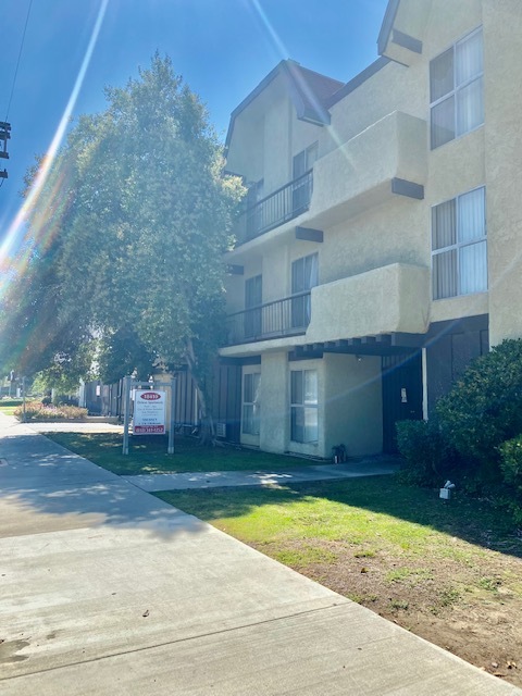 Foto principal - 18410 Plummer St