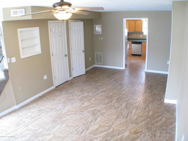 Building Photo - 145 Briar Mills Dr
