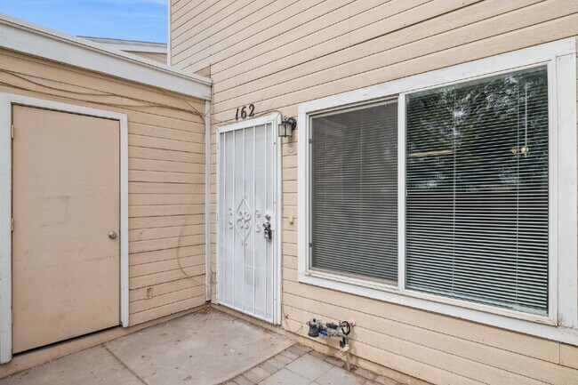 Foto del edificio - 2BR/1BA Townhome, Broadway & Alma School