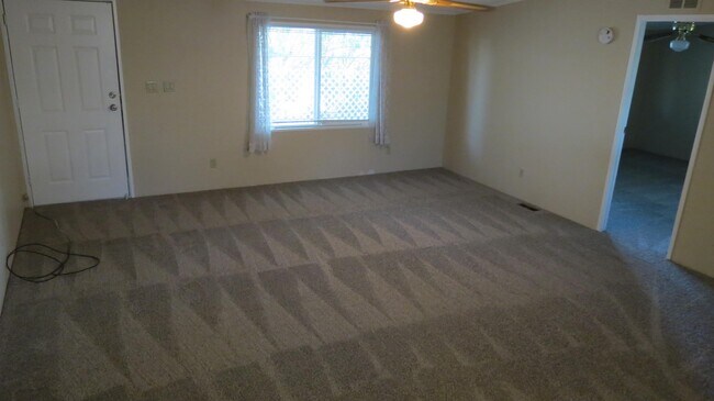 Building Photo - 1308 S 76th Pl