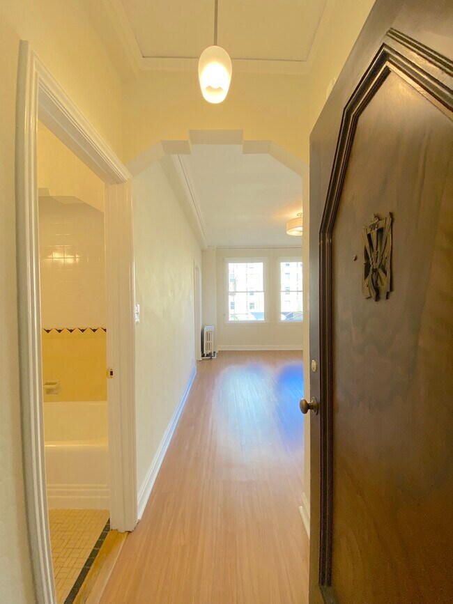 Entry. - 640 Mason St