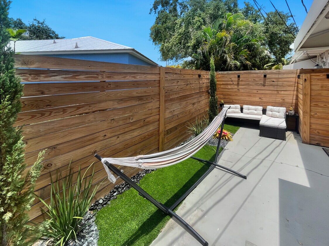 Primary Photo - 1100 NW 16th St