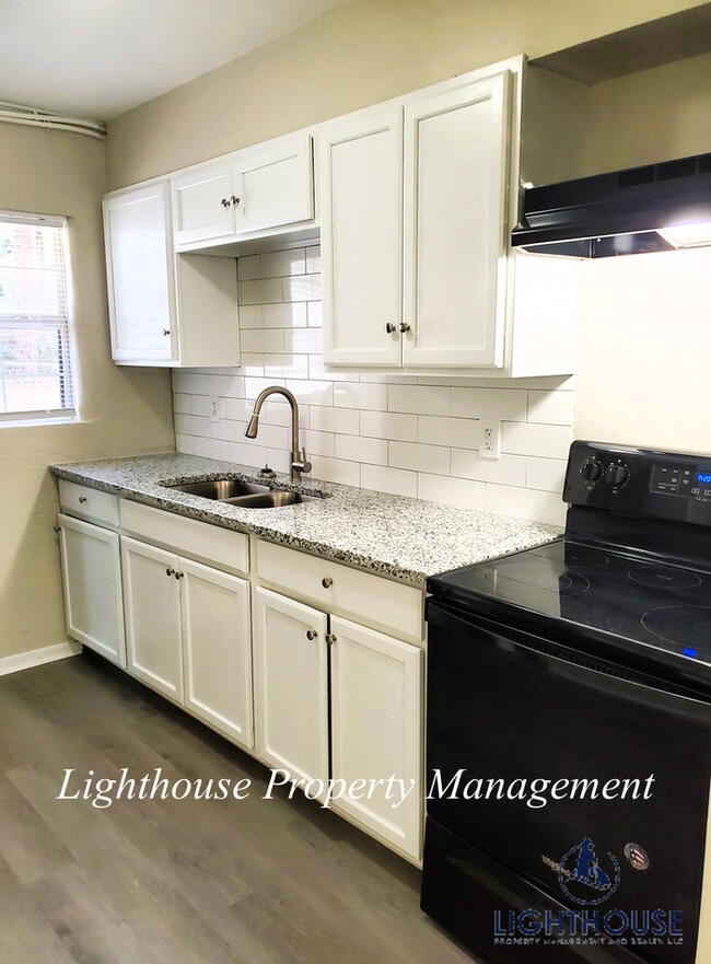 NEWLY RENOVATED 3 bed/2 bath! - NEWLY RENOVATED 3 bed/2 bath! House