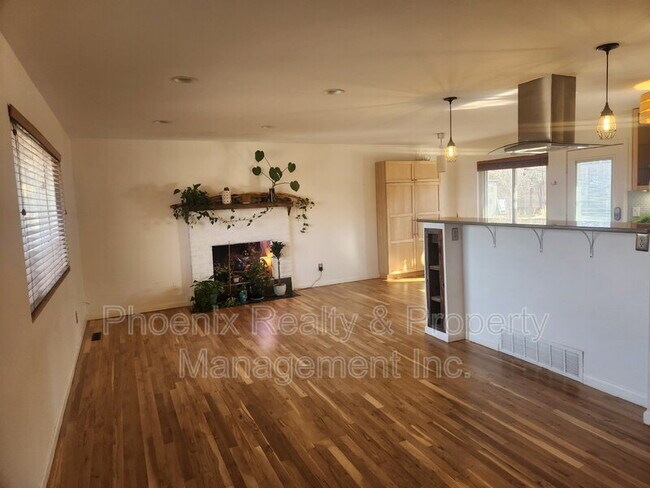 Foto del edificio - 1809 S Pratt Pkwy