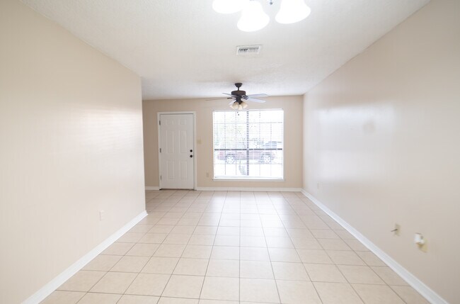 Foto del edificio - 7091 Perkins Place Ct