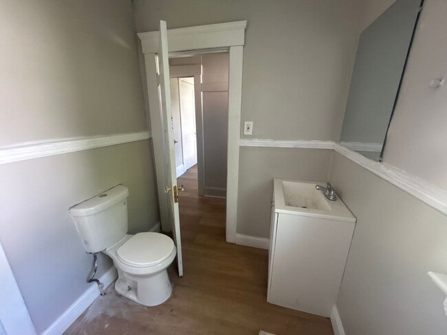 Building Photo - 1005 E 74th St