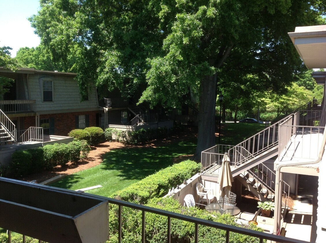 Foto principal - Upper Level at Salem Square!