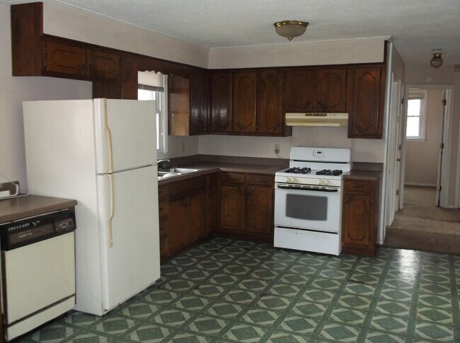 Building Photo - 812 Hillcrest Dr
