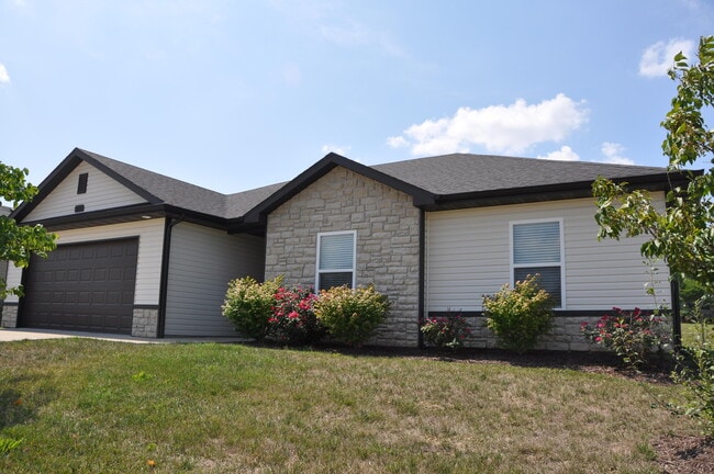 Building Photo - 5727 Abercorn Dr