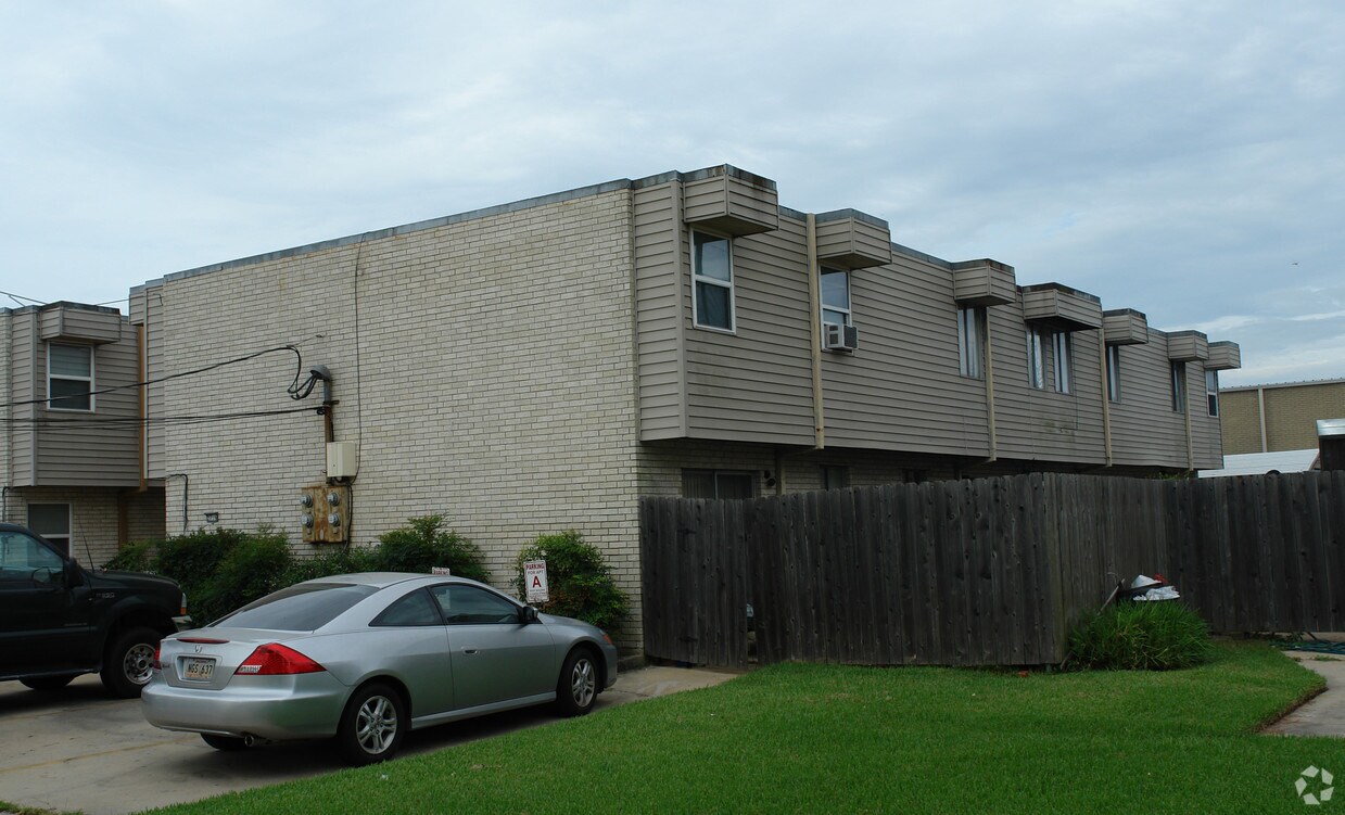 2716 Harvard Ave, Metairie, LA 70006 Apartments in Metairie, LA