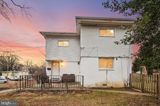 Foto del edificio - 10725 Maple St