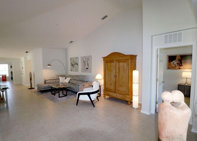 Foto del edificio - 1445 Tiffany Ln