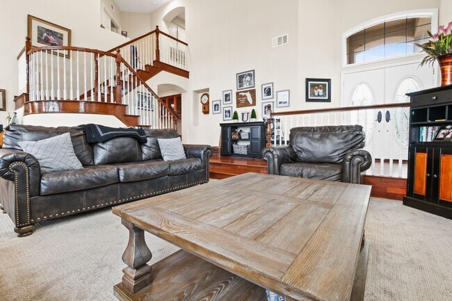 Foto del edificio - COMING SOON: Spacious 4 bedroom 3 bath with bonus room and 3 car garage