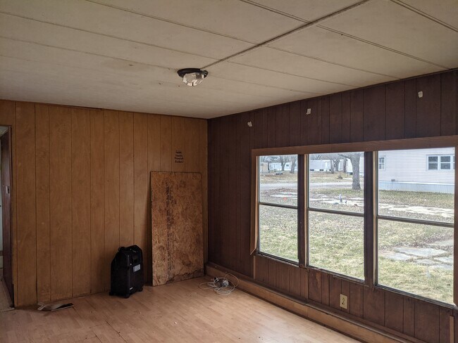 Building Photo - 1806 E Webster Rd