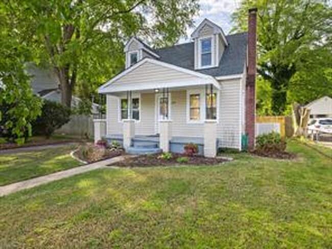 Foto del edificio - Check out this beautiful Cape Cod in the heart of Bayview!
