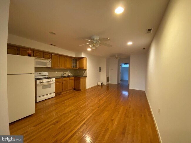 Building Photo - 4304 Lancaster Ave