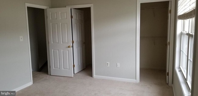Foto del edificio - 523 Highland Towne Ln
