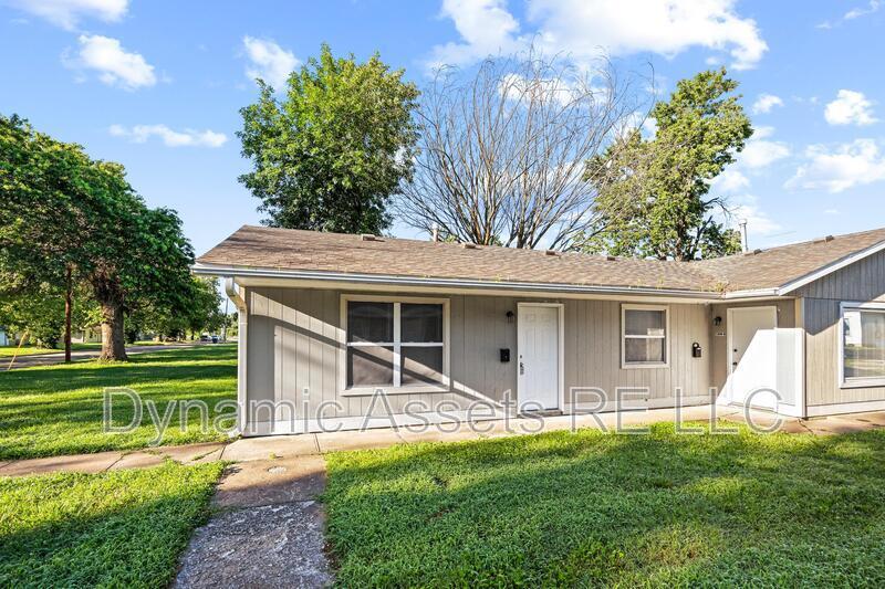 1906 John F Kennedy St Unit A, Pittsburg, KS 66762 Condo for Rent in