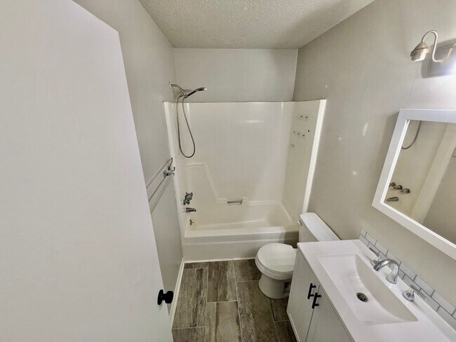 Foto del edificio - 143 Montague Dr