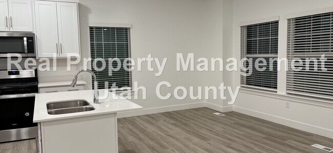 Foto del edificio - Pet Friendly Townhome