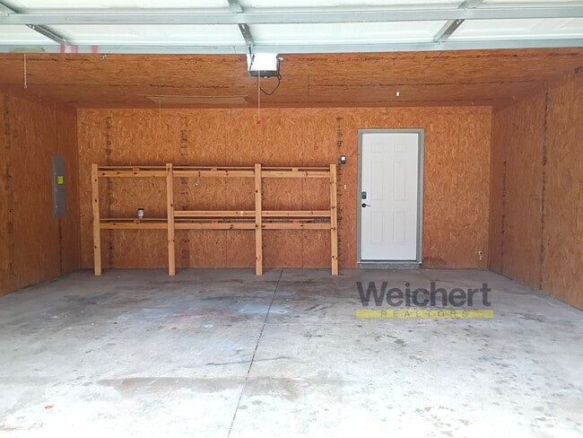 Foto del edificio - Comfortable 3BR/2BA with Garage & Fenced Backyard