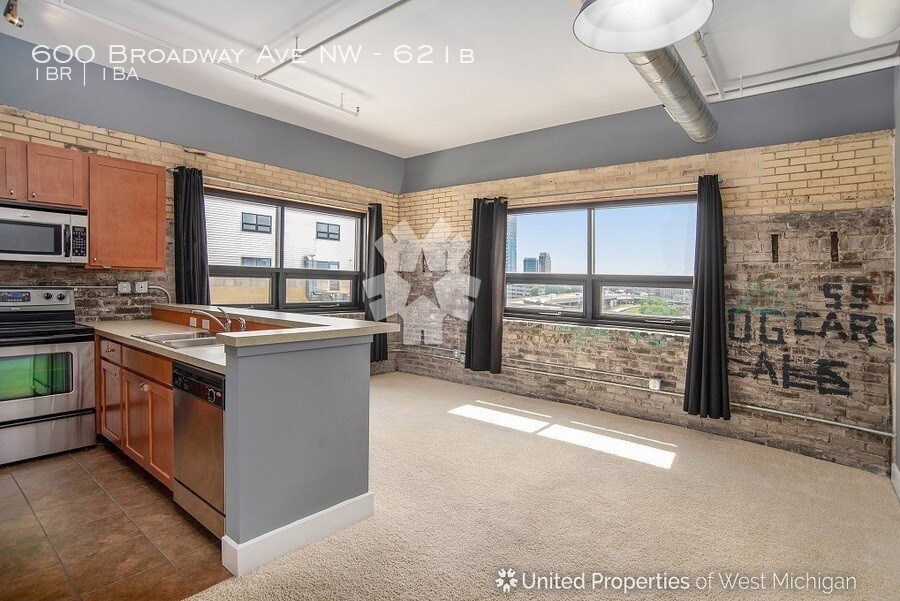 Foto principal - 600 Broadway Ave NW