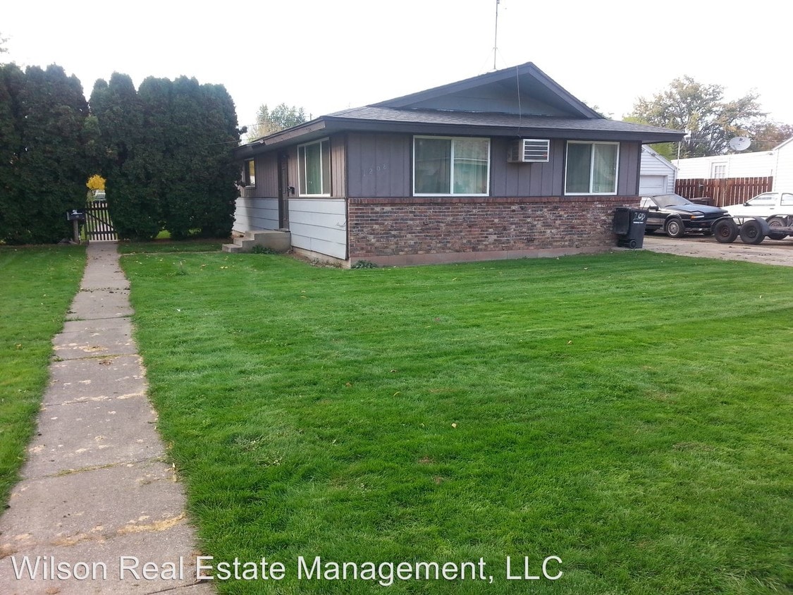 Primary Photo - 1208 Pleasant Ave