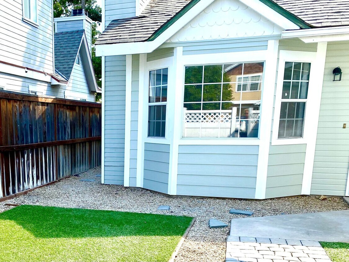 Primary Photo - Newly Refurbished Duplex in Downtown Templ...