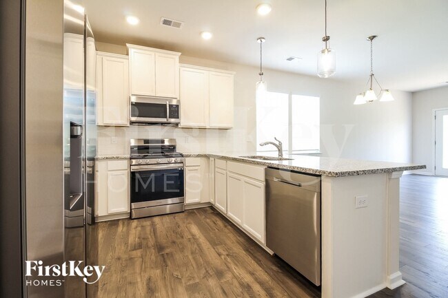 Foto del edificio - 905 Birchcrest Wy